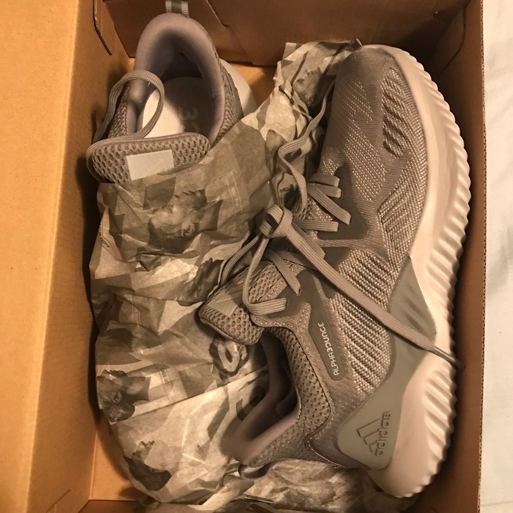 NWT/// adidas tennis shoes